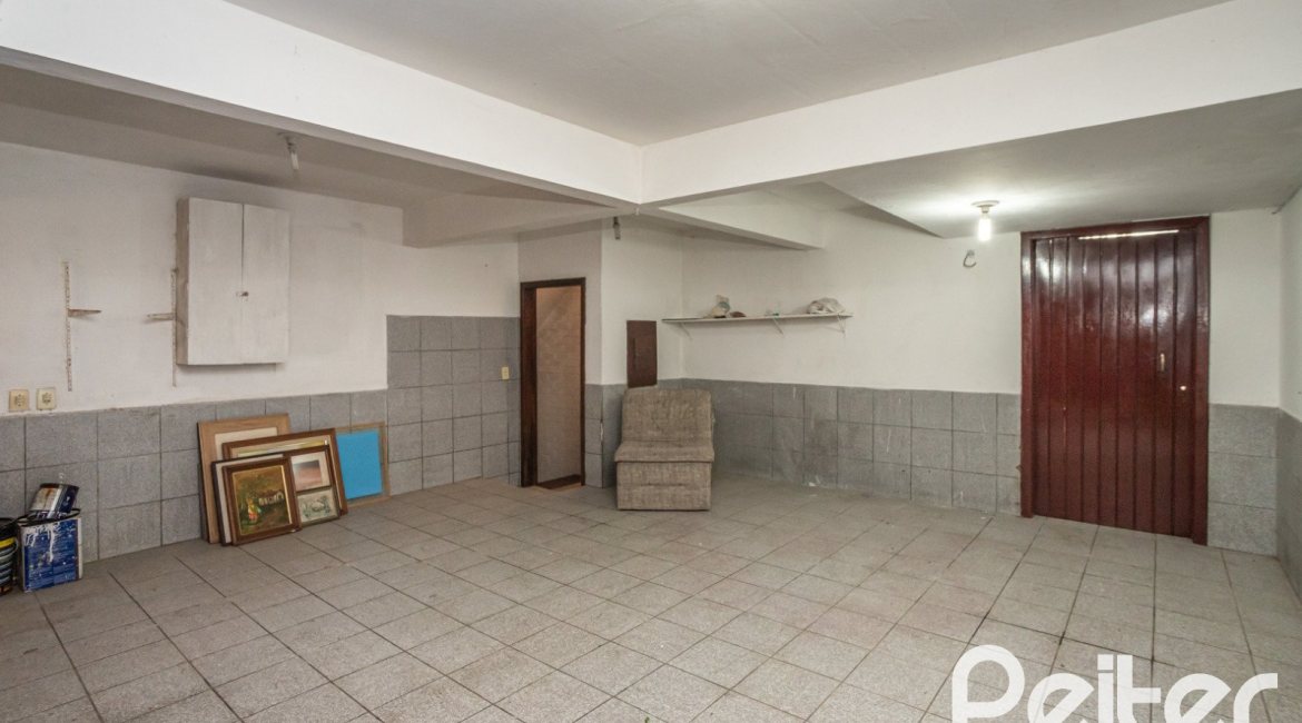 Casa à venda com 227m², 3 dormitórios, 1 suíte, 3 vagas, no bairro Tristeza em Porto Alegre