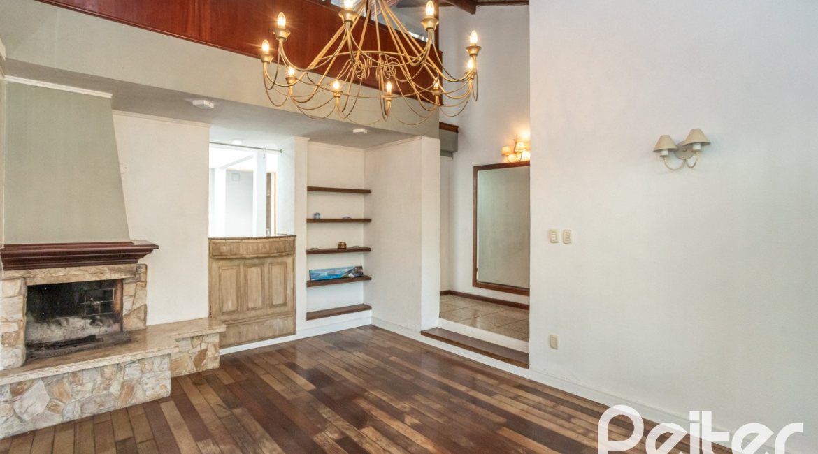 Casa à venda com 227m², 3 dormitórios, 1 suíte, 3 vagas, no bairro Tristeza em Porto Alegre