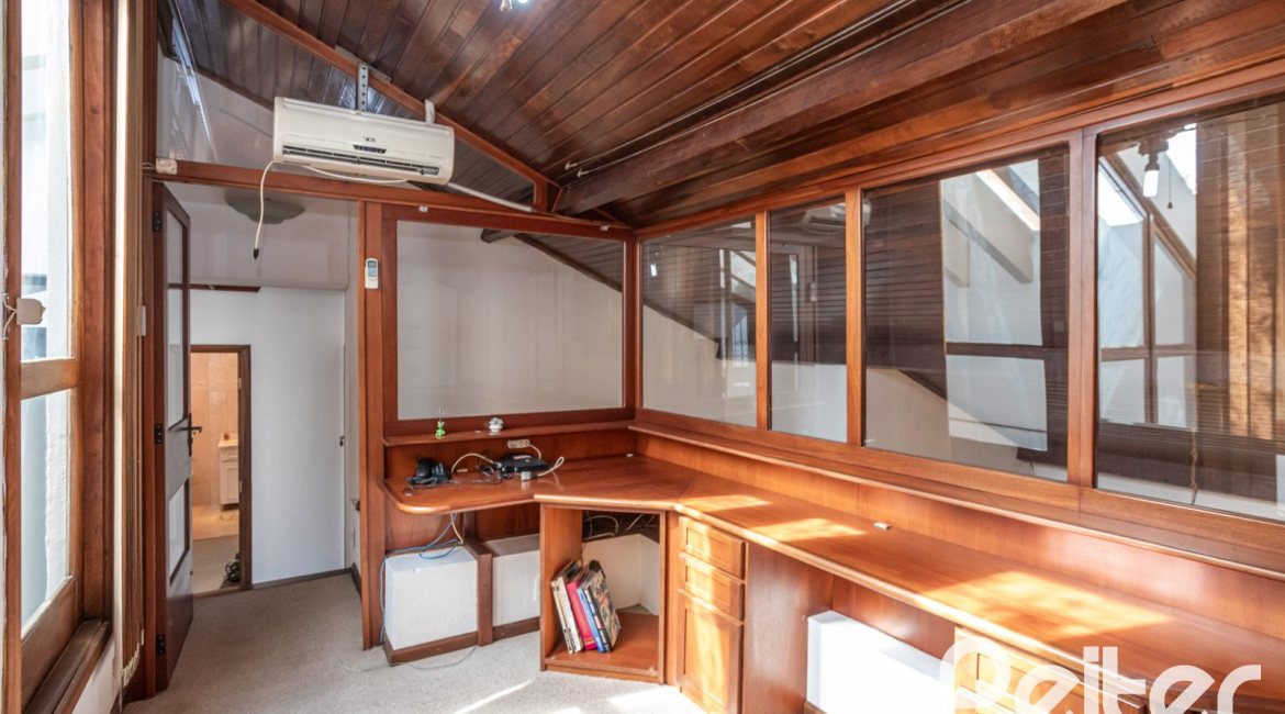 Casa à venda com 227m², 3 dormitórios, 1 suíte, 3 vagas, no bairro Tristeza em Porto Alegre