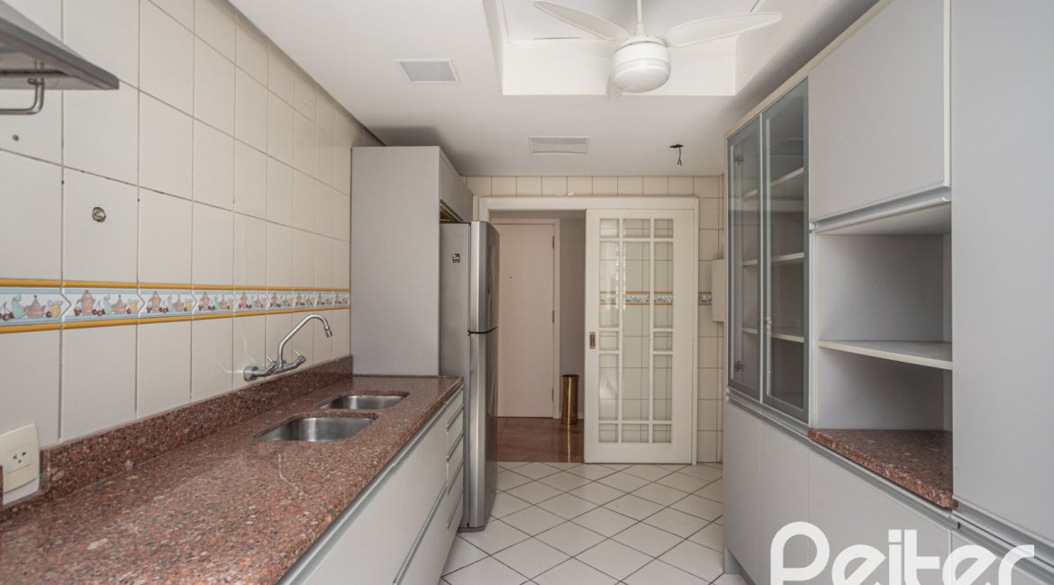 Apartamento à venda com 115m², 3 dormitórios, 1 suíte, 1 vaga, no bairro Menino Deus em Porto Alegre