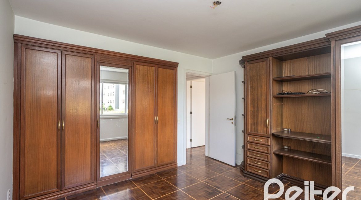 Apartamento à venda com 115m², 3 dormitórios, 1 suíte, 1 vaga, no bairro Menino Deus em Porto Alegre