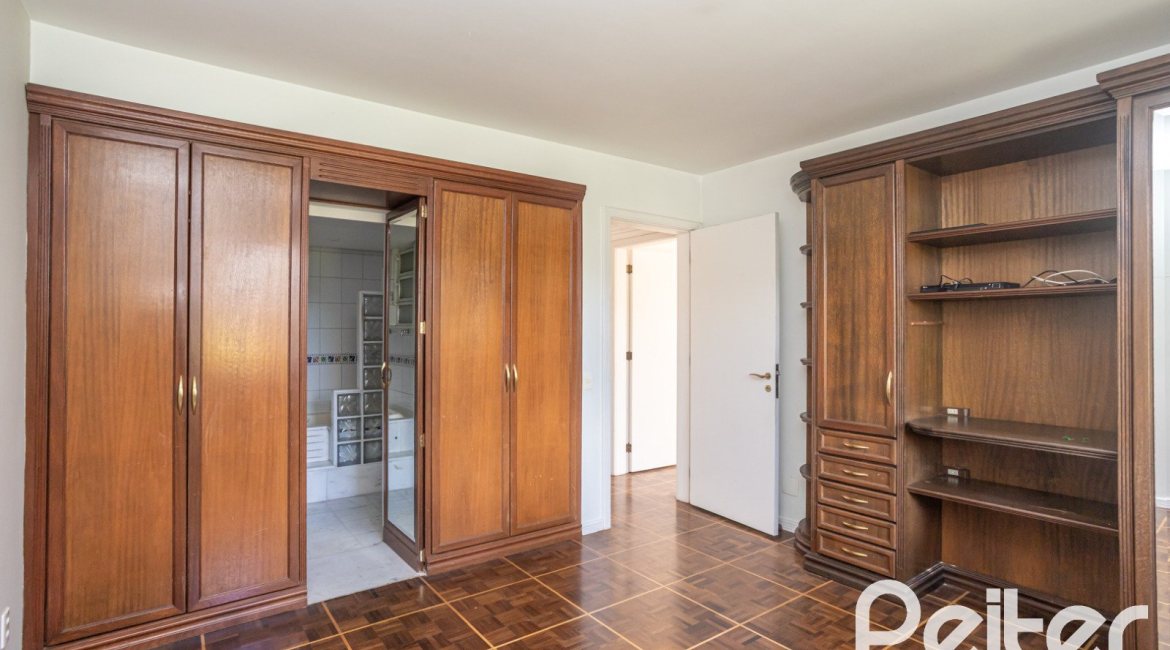 Apartamento à venda com 115m², 3 dormitórios, 1 suíte, 1 vaga, no bairro Menino Deus em Porto Alegre