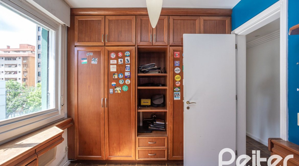 Apartamento à venda com 115m², 3 dormitórios, 1 suíte, 1 vaga, no bairro Menino Deus em Porto Alegre