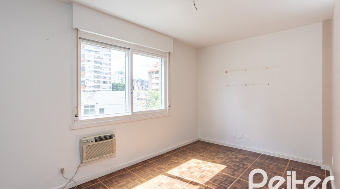 Apartamento à venda com 115m², 3 dormitórios, 1 suíte, 1 vaga, no bairro Menino Deus em Porto Alegre