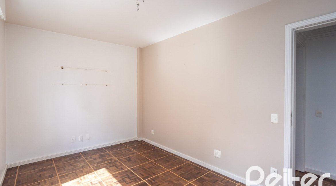 Apartamento à venda com 115m², 3 dormitórios, 1 suíte, 1 vaga, no bairro Menino Deus em Porto Alegre