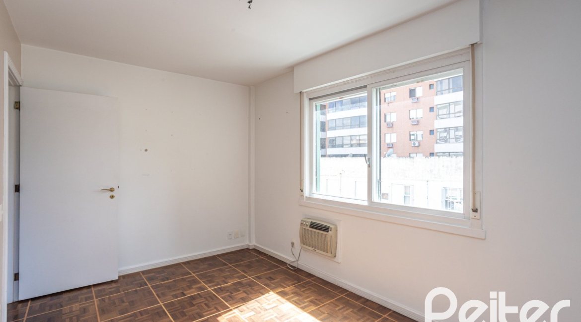 Apartamento à venda com 115m², 3 dormitórios, 1 suíte, 1 vaga, no bairro Menino Deus em Porto Alegre