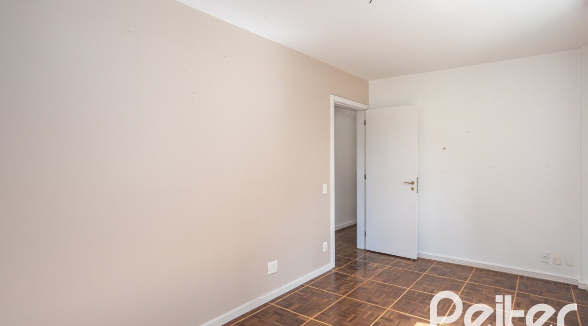 Apartamento à venda com 115m², 3 dormitórios, 1 suíte, 1 vaga, no bairro Menino Deus em Porto Alegre