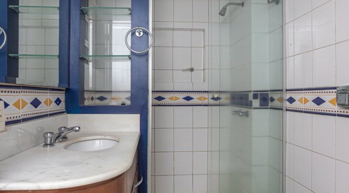 Apartamento à venda com 115m², 3 dormitórios, 1 suíte, 1 vaga, no bairro Menino Deus em Porto Alegre