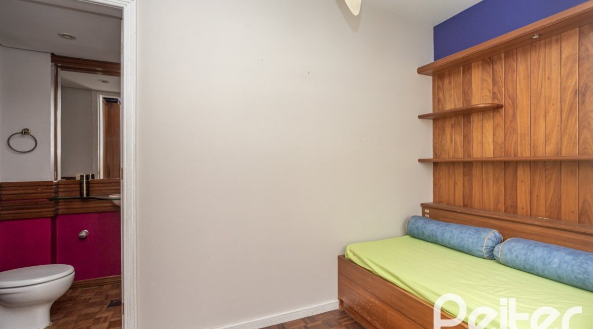 Apartamento à venda com 115m², 3 dormitórios, 1 suíte, 1 vaga, no bairro Menino Deus em Porto Alegre