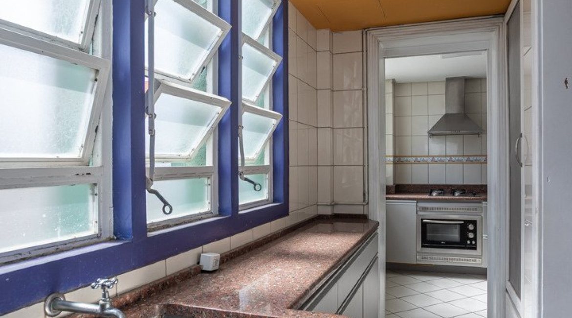 Apartamento à venda com 115m², 3 dormitórios, 1 suíte, 1 vaga, no bairro Menino Deus em Porto Alegre