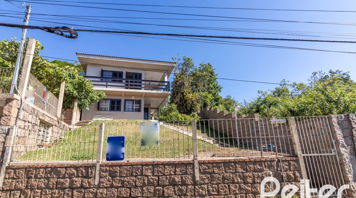 Casa à venda com 267m², 3 dormitórios, 1 suíte, 1 vaga, no bairro Sétimo Céu em Porto Alegre