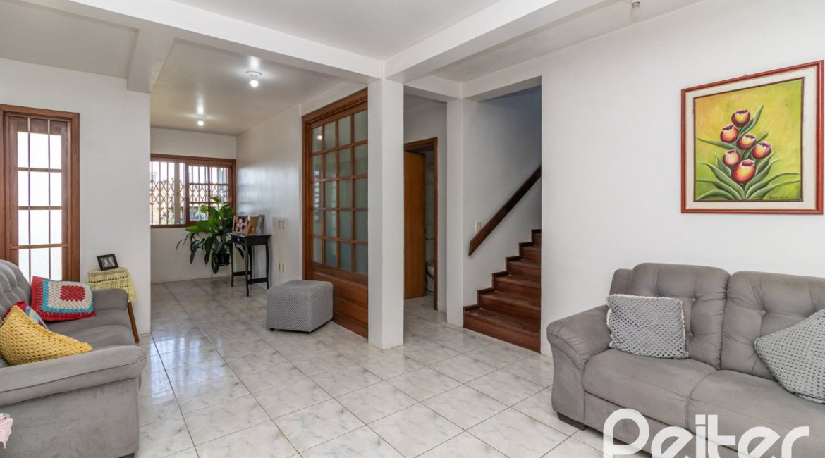 Casa à venda com 267m², 3 dormitórios, 1 suíte, 1 vaga, no bairro Sétimo Céu em Porto Alegre