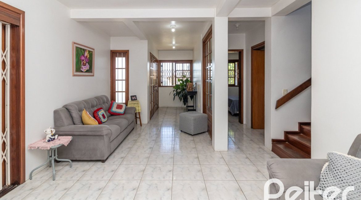 Casa à venda com 267m², 3 dormitórios, 1 suíte, 1 vaga, no bairro Sétimo Céu em Porto Alegre