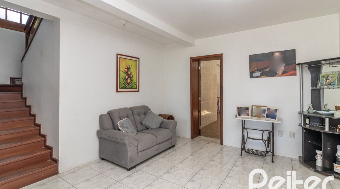 Casa à venda com 267m², 3 dormitórios, 1 suíte, 1 vaga, no bairro Sétimo Céu em Porto Alegre