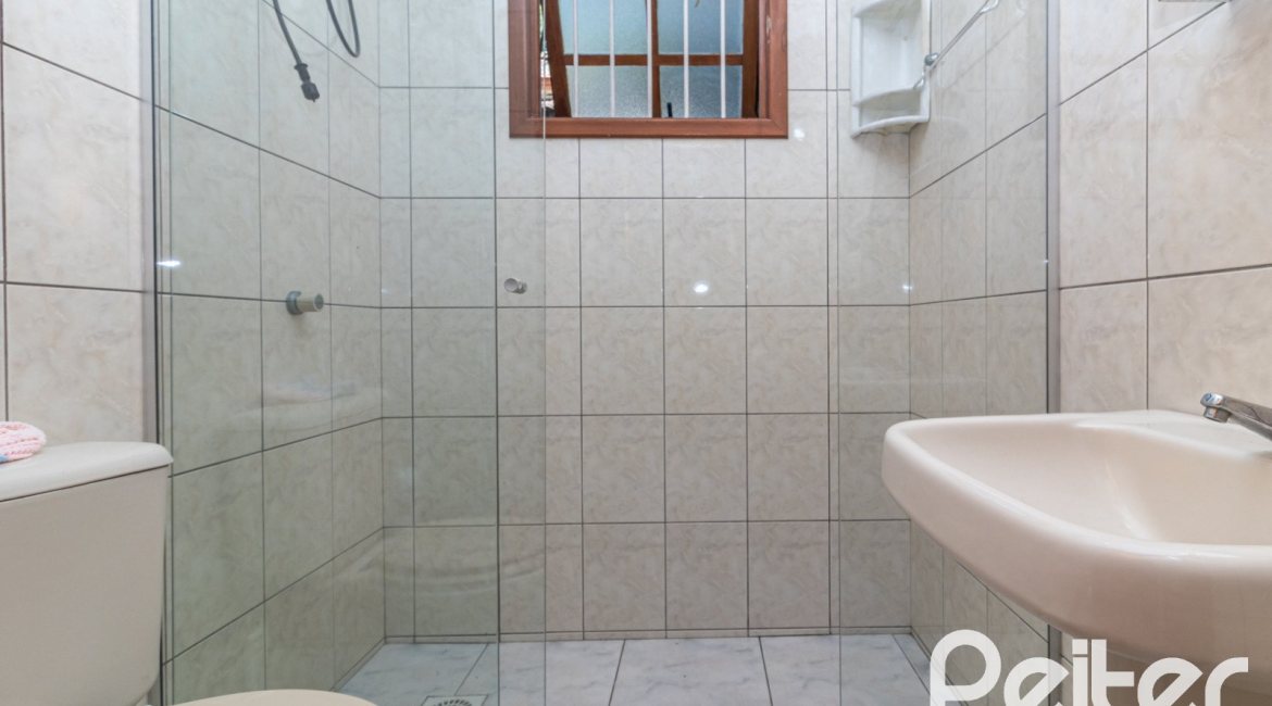 Casa à venda com 267m², 3 dormitórios, 1 suíte, 1 vaga, no bairro Sétimo Céu em Porto Alegre