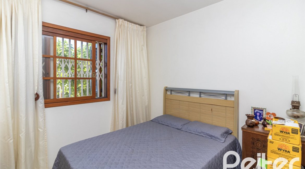 Casa à venda com 267m², 3 dormitórios, 1 suíte, 1 vaga, no bairro Sétimo Céu em Porto Alegre