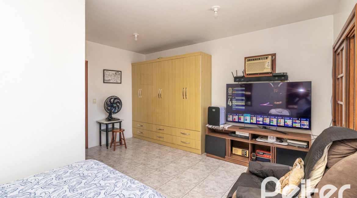 Casa à venda com 267m², 3 dormitórios, 1 suíte, 1 vaga, no bairro Sétimo Céu em Porto Alegre