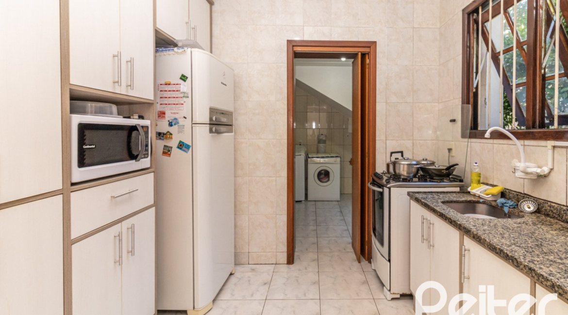 Casa à venda com 267m², 3 dormitórios, 1 suíte, 1 vaga, no bairro Sétimo Céu em Porto Alegre