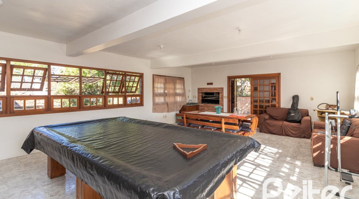 Casa à venda com 267m², 3 dormitórios, 1 suíte, 1 vaga, no bairro Sétimo Céu em Porto Alegre