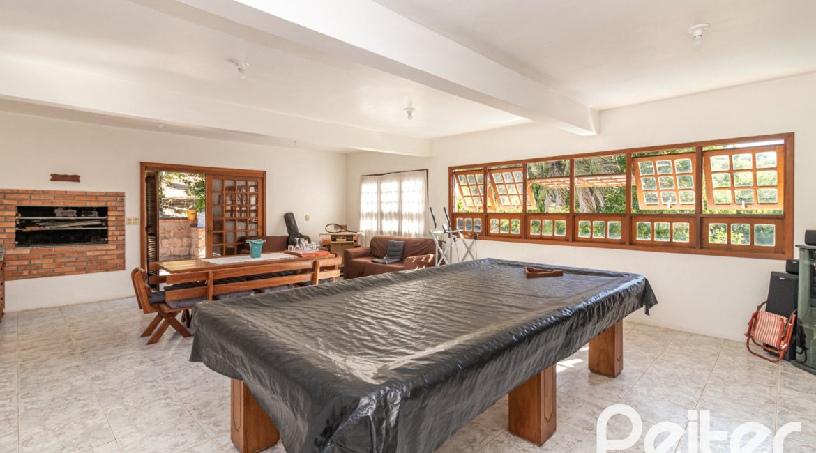 Casa à venda com 267m², 3 dormitórios, 1 suíte, 1 vaga, no bairro Sétimo Céu em Porto Alegre