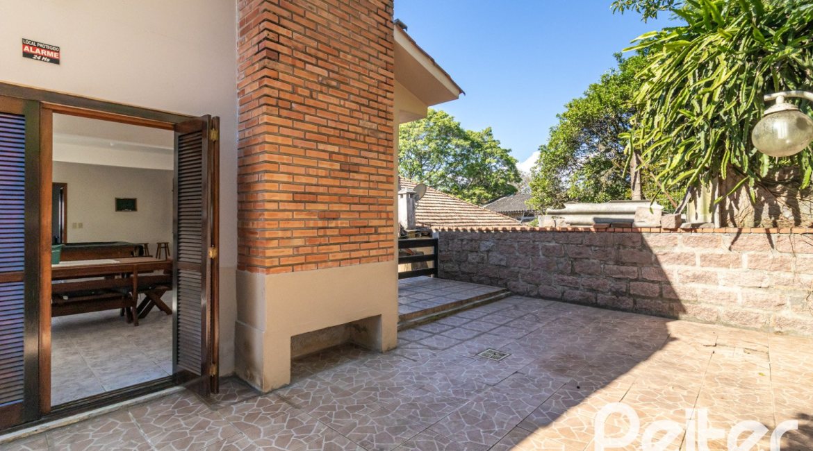Casa à venda com 267m², 3 dormitórios, 1 suíte, 1 vaga, no bairro Sétimo Céu em Porto Alegre