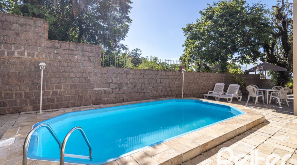 Casa à venda com 267m², 3 dormitórios, 1 suíte, 1 vaga, no bairro Sétimo Céu em Porto Alegre