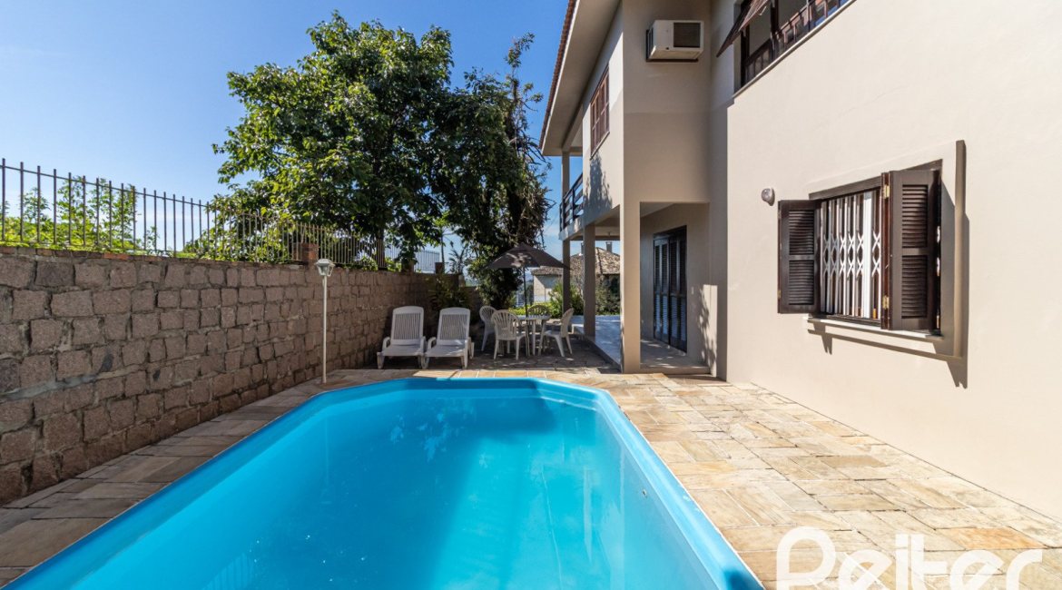 Casa à venda com 267m², 3 dormitórios, 1 suíte, 1 vaga, no bairro Sétimo Céu em Porto Alegre