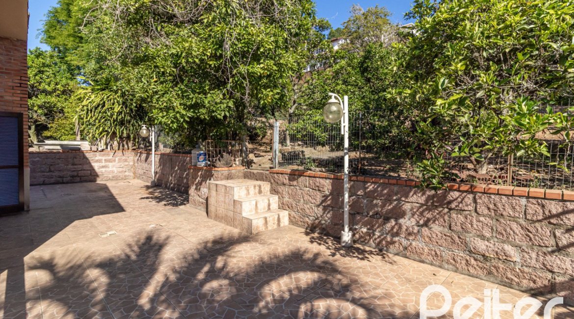 Casa à venda com 267m², 3 dormitórios, 1 suíte, 1 vaga, no bairro Sétimo Céu em Porto Alegre