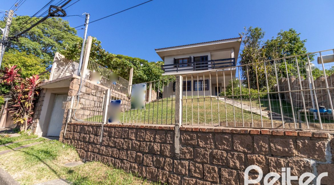 Casa à venda com 267m², 3 dormitórios, 1 suíte, 1 vaga, no bairro Sétimo Céu em Porto Alegre