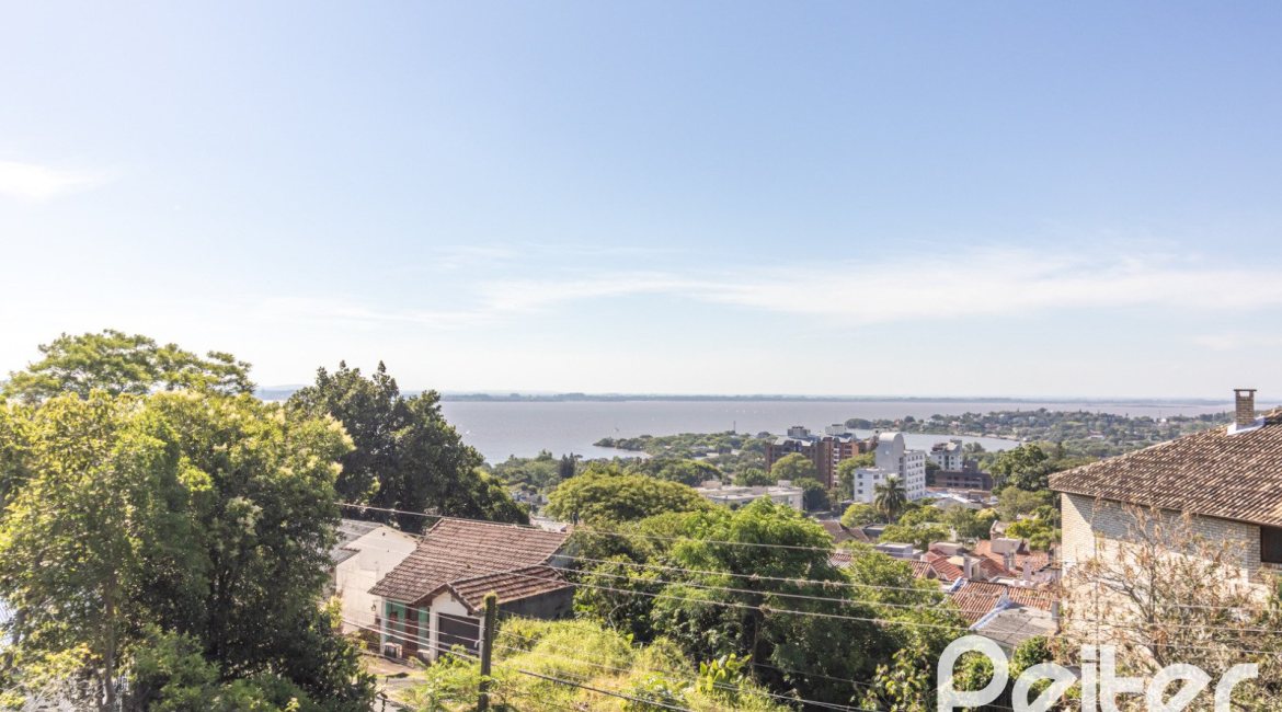 Casa à venda com 267m², 3 dormitórios, 1 suíte, 1 vaga, no bairro Sétimo Céu em Porto Alegre