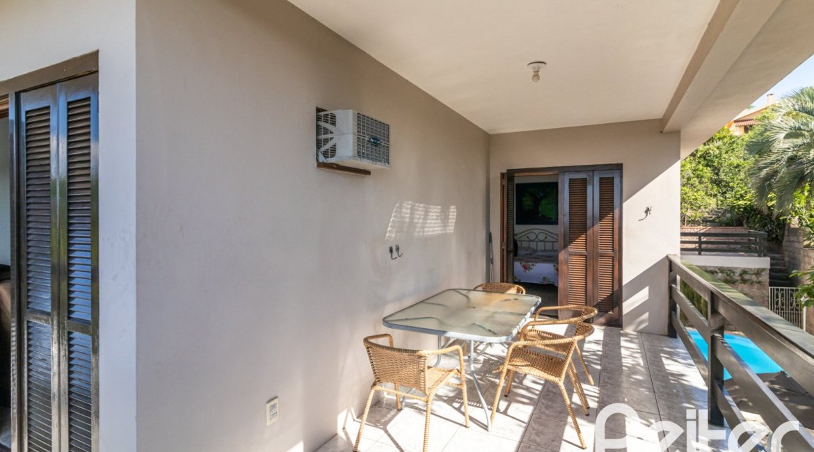 Casa à venda com 267m², 3 dormitórios, 1 suíte, 1 vaga, no bairro Sétimo Céu em Porto Alegre