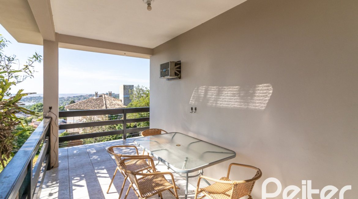 Casa à venda com 267m², 3 dormitórios, 1 suíte, 1 vaga, no bairro Sétimo Céu em Porto Alegre