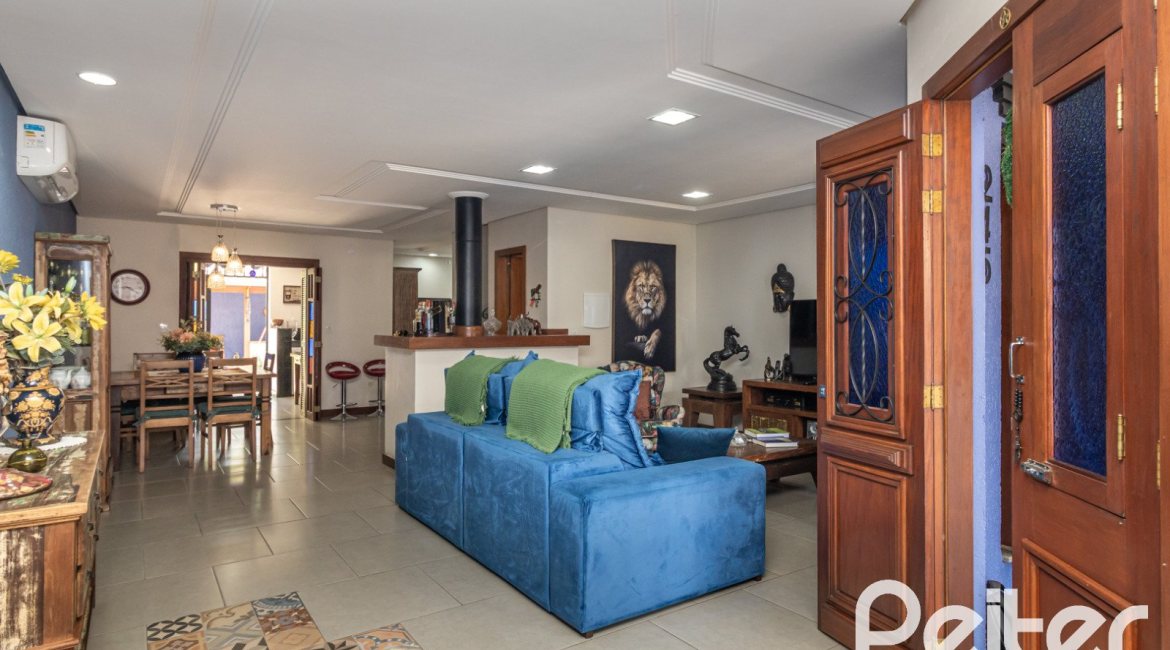 Casa em Condomínio à venda com 186m², 3 dormitórios, 1 suíte, 2 vagas, no bairro Hípica em Porto Alegre