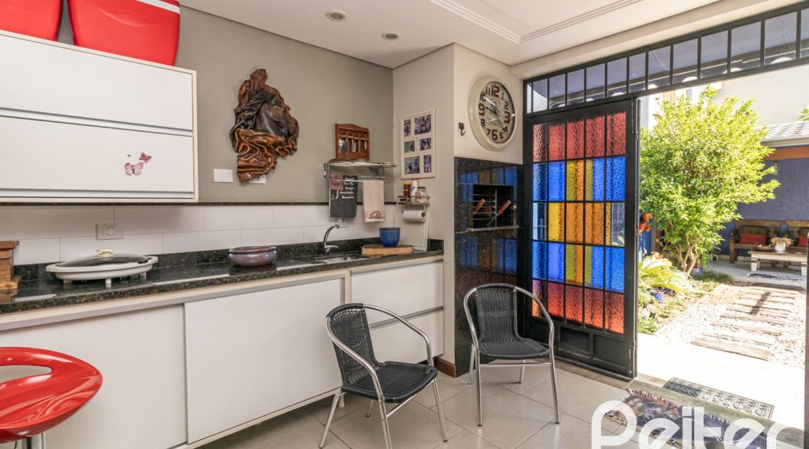 Casa em Condomínio à venda com 186m², 3 dormitórios, 1 suíte, 2 vagas, no bairro Hípica em Porto Alegre