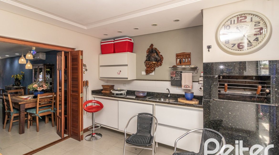 Casa em Condomínio à venda com 186m², 3 dormitórios, 1 suíte, 2 vagas, no bairro Hípica em Porto Alegre