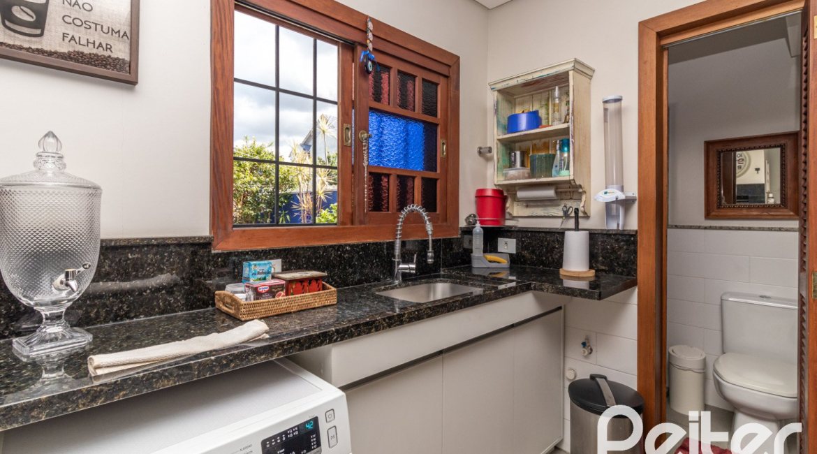 Casa em Condomínio à venda com 186m², 3 dormitórios, 1 suíte, 2 vagas, no bairro Hípica em Porto Alegre