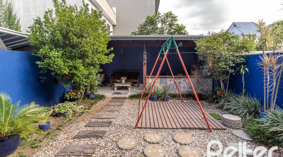 Casa em Condomínio à venda com 186m², 3 dormitórios, 1 suíte, 2 vagas, no bairro Hípica em Porto Alegre