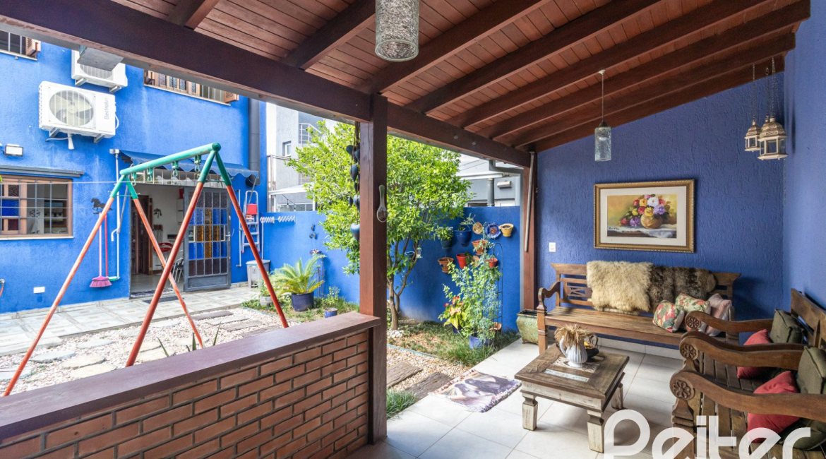 Casa em Condomínio à venda com 186m², 3 dormitórios, 1 suíte, 2 vagas, no bairro Hípica em Porto Alegre