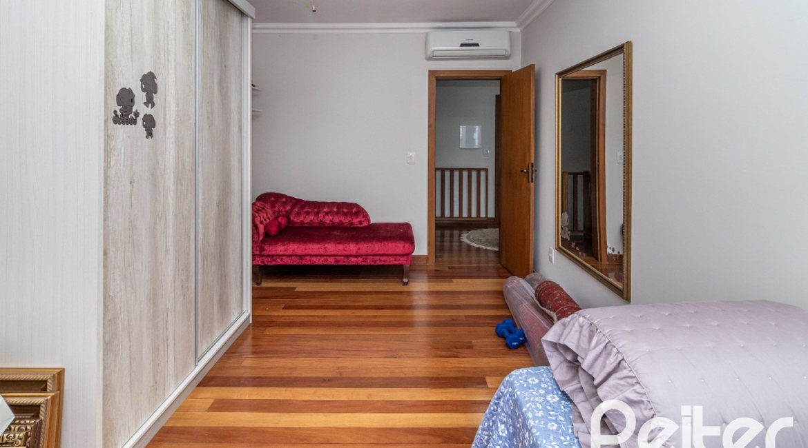 Casa em Condomínio à venda com 186m², 3 dormitórios, 1 suíte, 2 vagas, no bairro Hípica em Porto Alegre