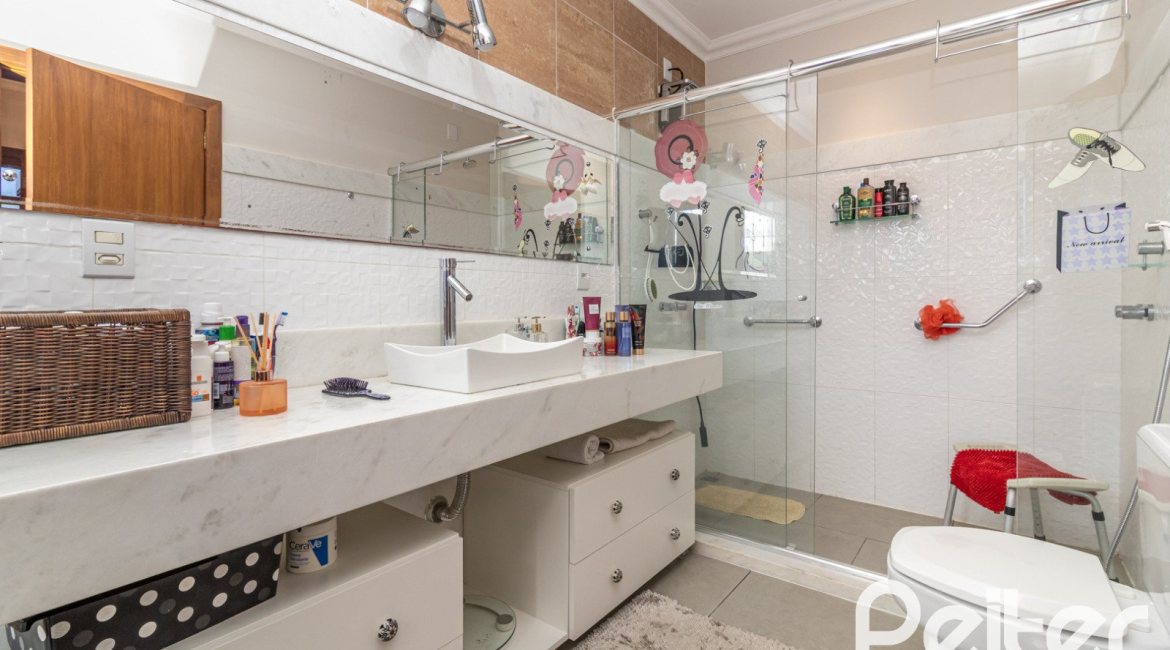 Casa em Condomínio à venda com 186m², 3 dormitórios, 1 suíte, 2 vagas, no bairro Hípica em Porto Alegre