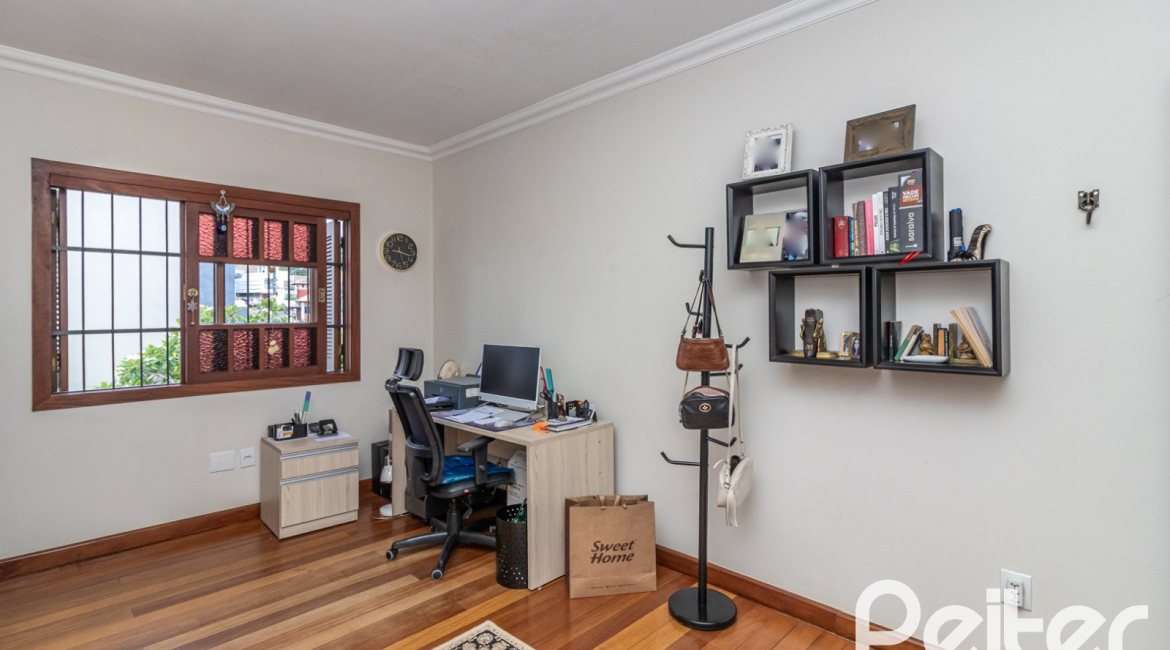 Casa em Condomínio à venda com 186m², 3 dormitórios, 1 suíte, 2 vagas, no bairro Hípica em Porto Alegre