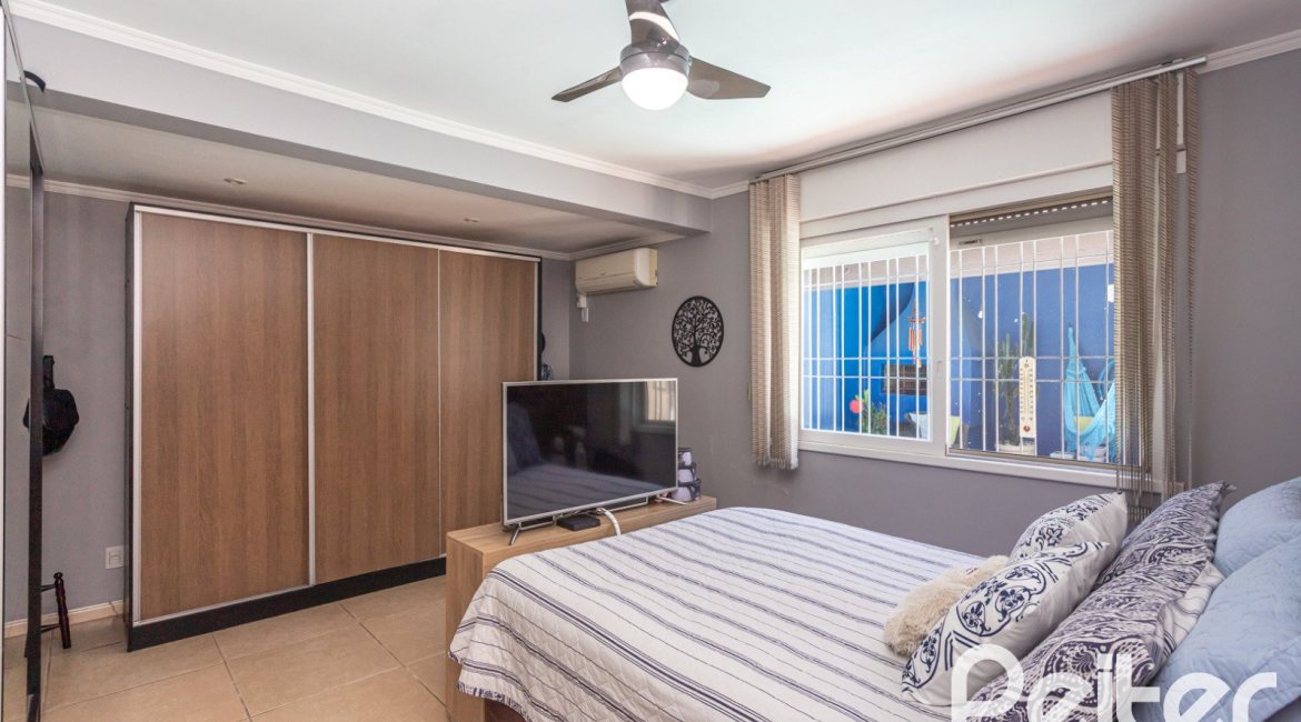 Casa à venda com 220m², 3 dormitórios, 2 suítes, 5 vagas, no bairro Cristal em Porto Alegre