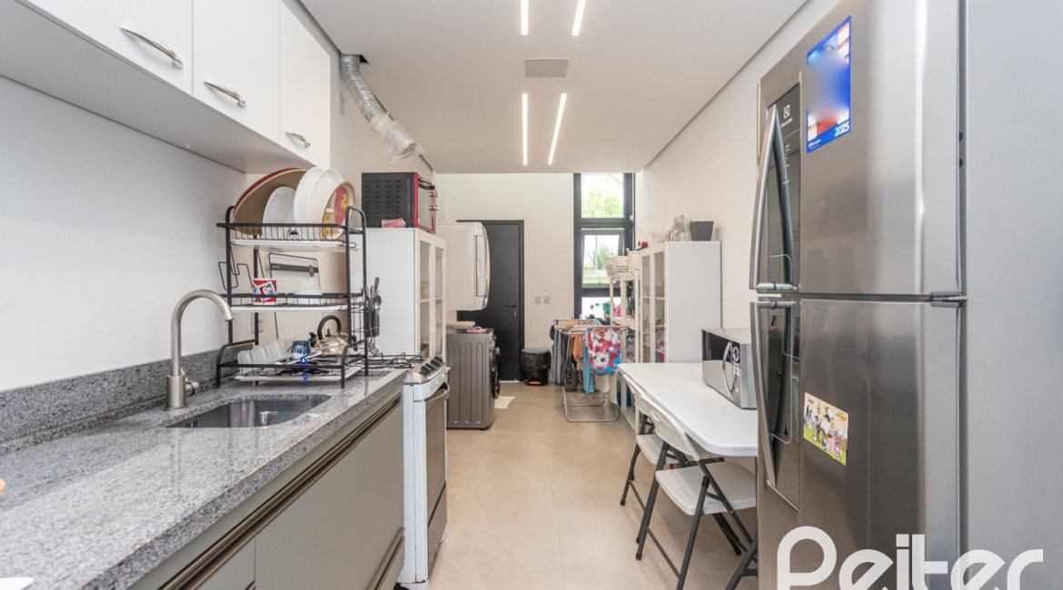 Casa em Condomínio à venda com 303m², 4 dormitórios, 4 suítes, 4 vagas, no bairro Alphaville em PORTO ALEGRE