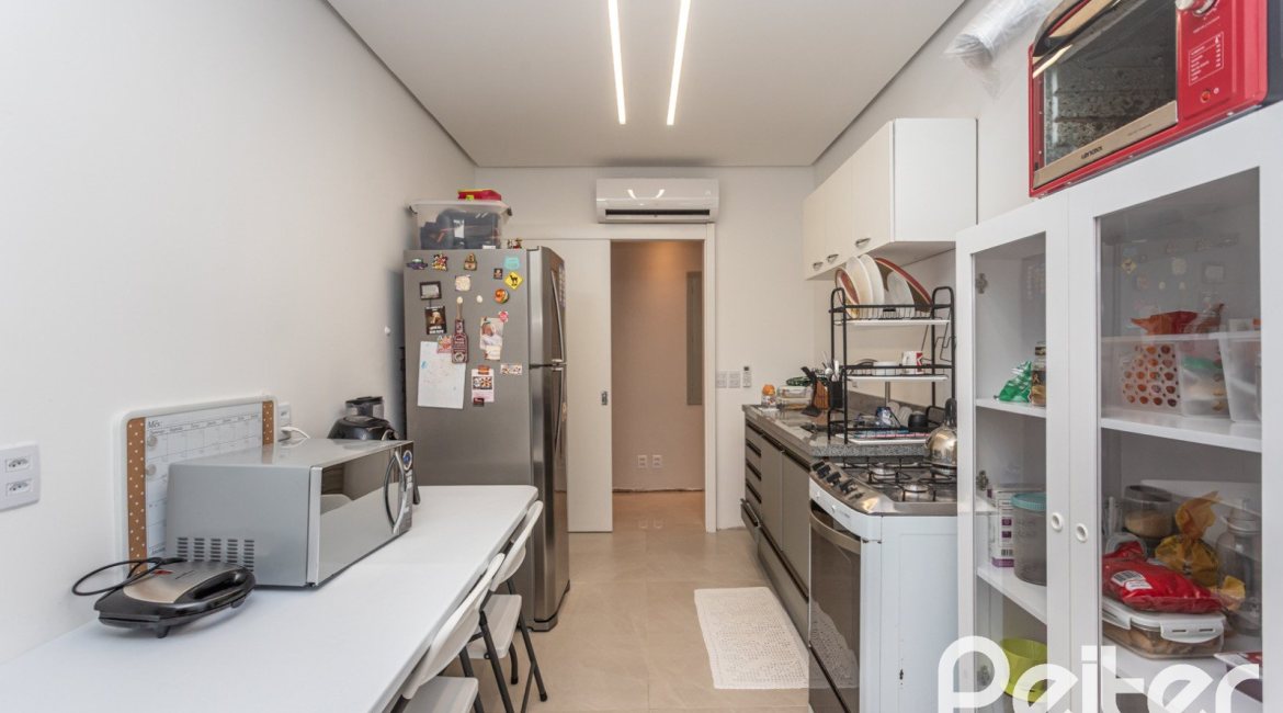 Casa em Condomínio à venda com 303m², 4 dormitórios, 4 suítes, 4 vagas, no bairro Alphaville em PORTO ALEGRE