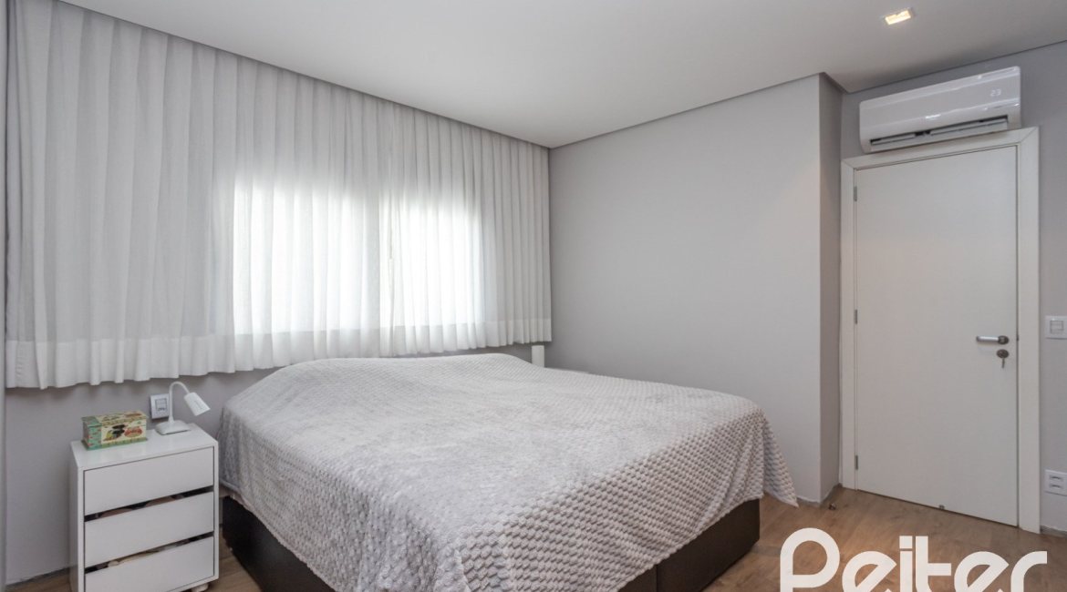 Casa em Condomínio à venda com 303m², 4 dormitórios, 4 suítes, 4 vagas, no bairro Alphaville em PORTO ALEGRE