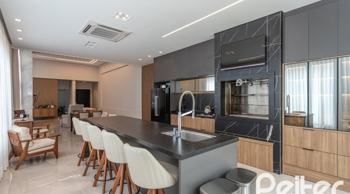 Casa em Condomínio à venda com 303m², 4 dormitórios, 4 suítes, 4 vagas, no bairro Alphaville em PORTO ALEGRE