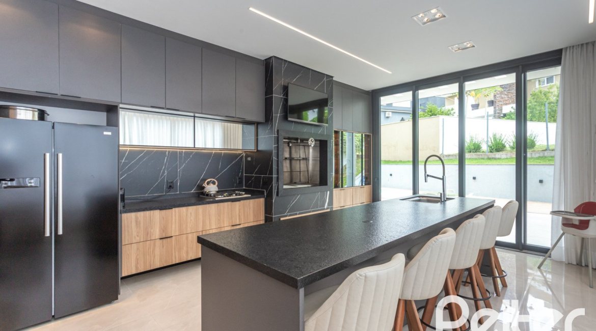 Casa em Condomínio à venda com 303m², 4 dormitórios, 4 suítes, 4 vagas, no bairro Alphaville em PORTO ALEGRE