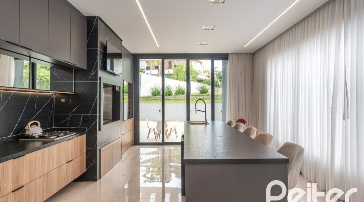 Casa em Condomínio à venda com 303m², 4 dormitórios, 4 suítes, 4 vagas, no bairro Alphaville em PORTO ALEGRE