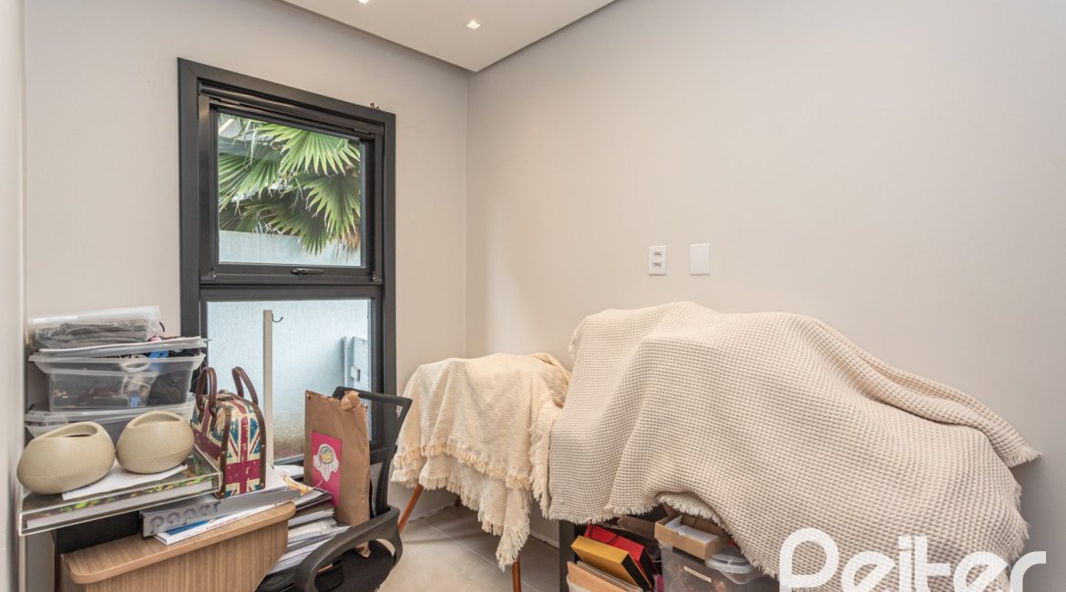 Casa em Condomínio à venda com 303m², 4 dormitórios, 4 suítes, 4 vagas, no bairro Alphaville em PORTO ALEGRE