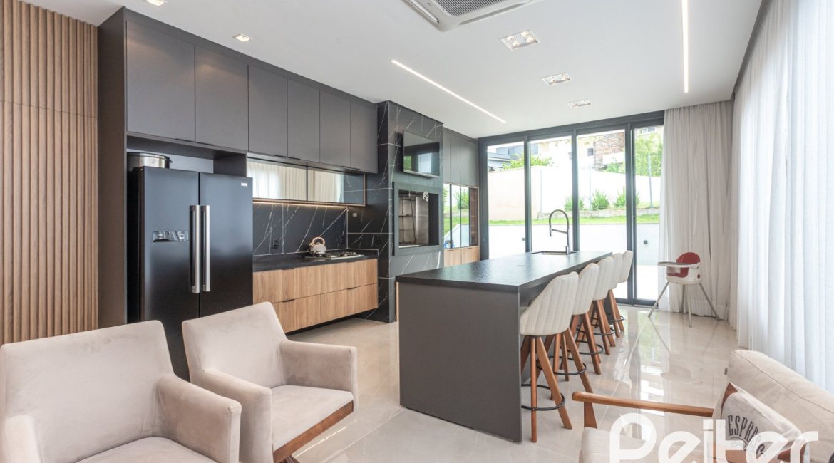 Casa em Condomínio à venda com 303m², 4 dormitórios, 4 suítes, 4 vagas, no bairro Alphaville em PORTO ALEGRE